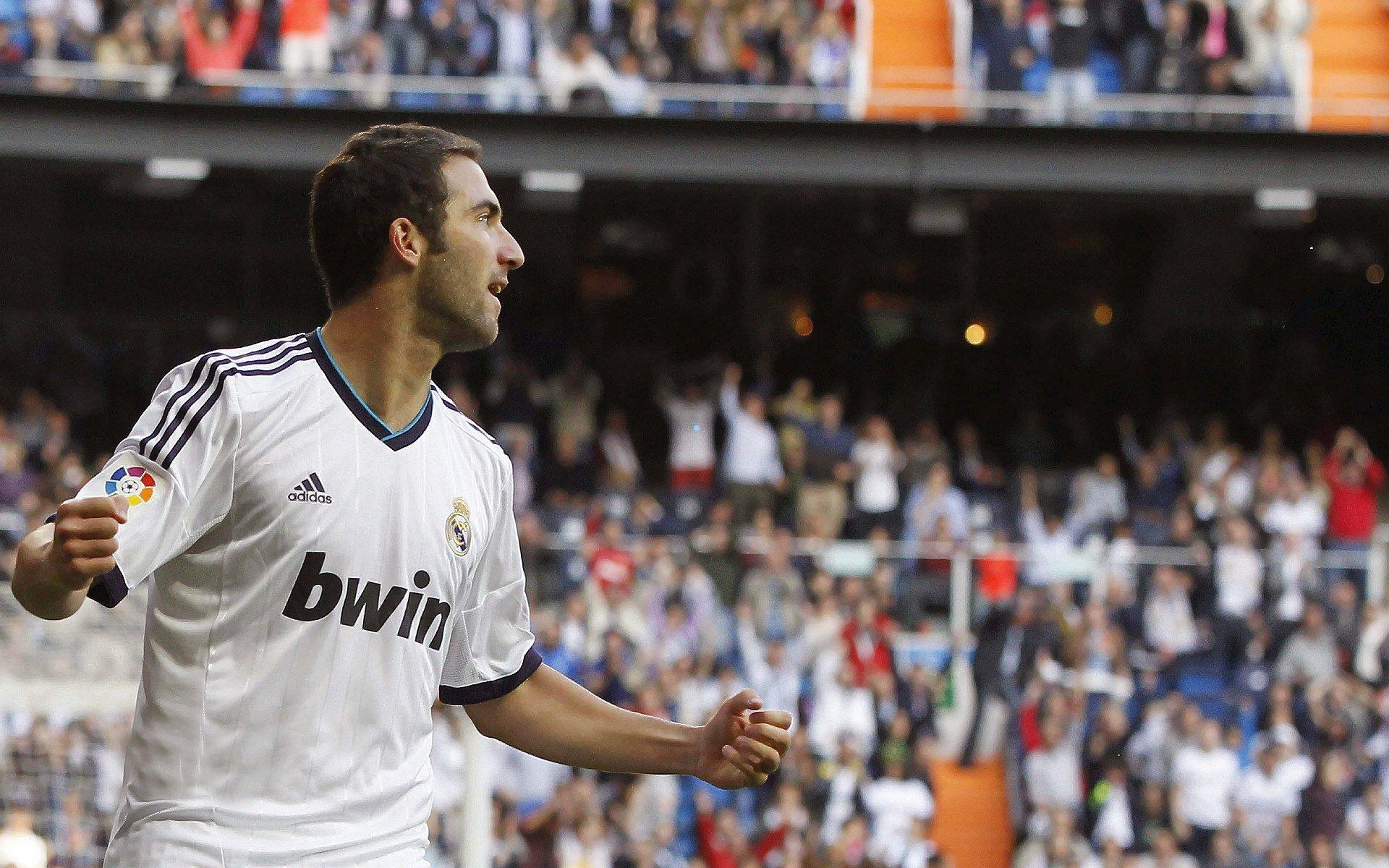 华体会平台-博尼禁区前灵动横带施展兜射绝技 门将侧身飞扑化险为夷保平局