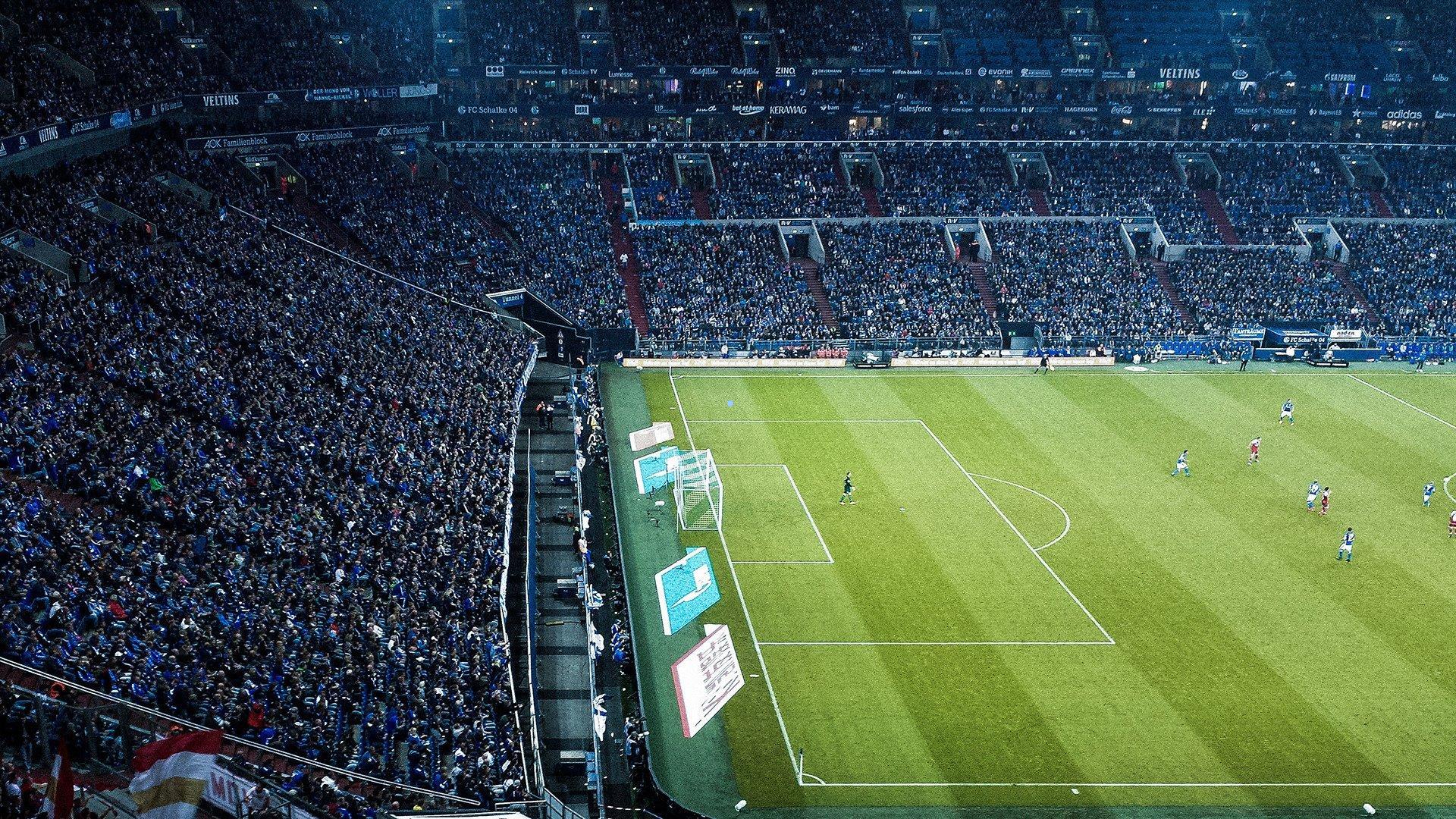 转会风波惊险落幕，足球明星李明险些错失1200万欧元天价签字费